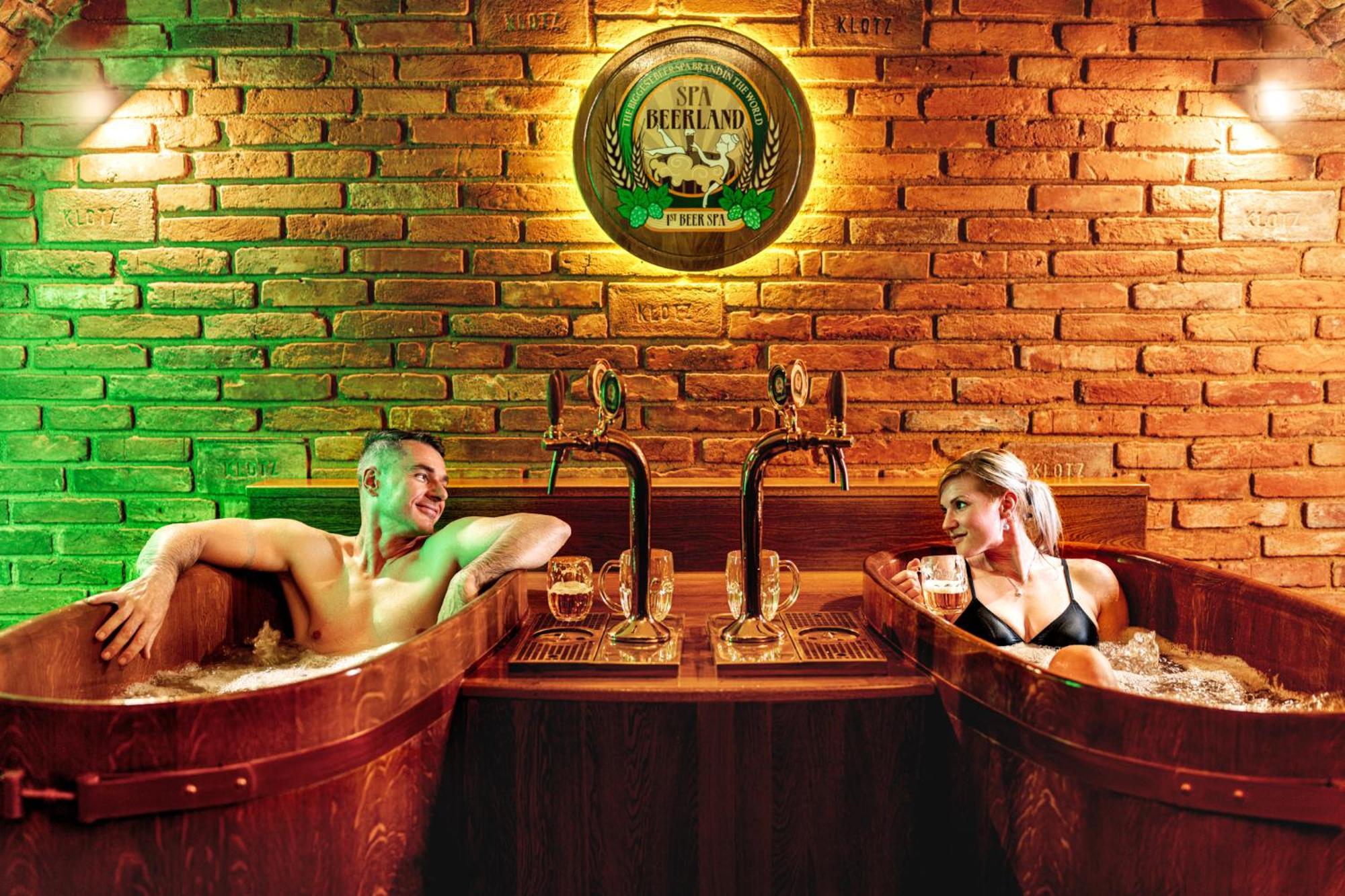 Spa Beerland - At The Golden Lamb Pilsen Exterior foto